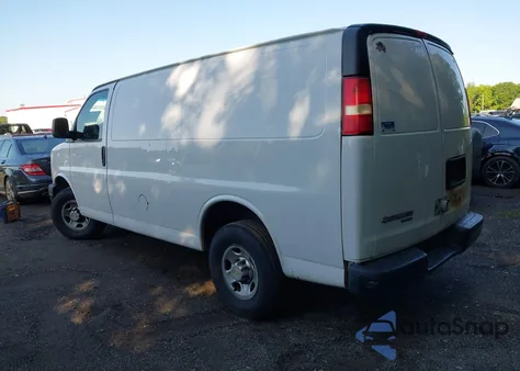 2013 Chevrolet Express 2500 Work Van z USA, uszkodzony, nr VIN 1GCWGFCA4D1193430